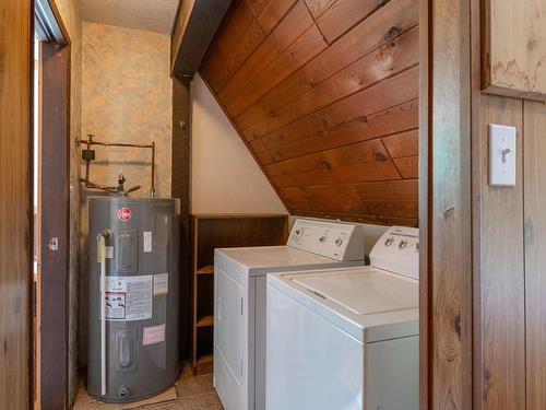 1137 Chapman Rd, Cobble Hill, BC - Indoor Photo Showing Laundry Room