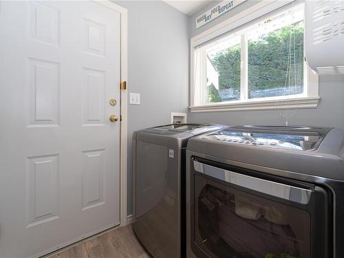 6036 Chippewa Rd, Duncan, BC - Indoor Photo Showing Laundry Room