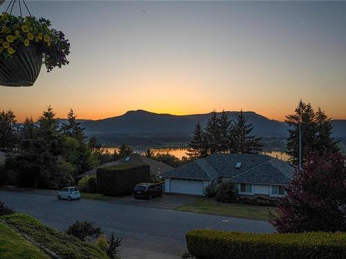 6036 Chippewa Rd, Duncan, BC - Outdoor With View