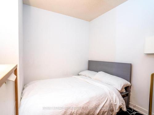 733-21 Iceboat Terr, Toronto, ON - Indoor Photo Showing Bedroom
