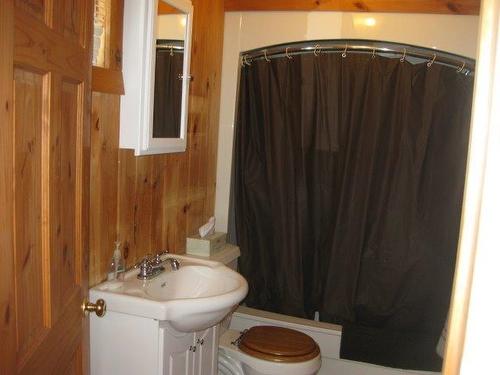 51 Grant Drive, Rainy River, ON - Indoor Photo Showing Bathroom