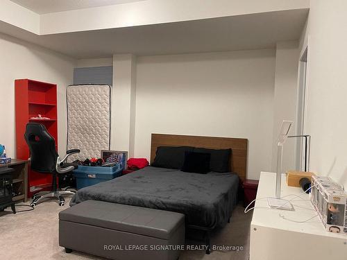 32 Reistwood Dr, Kitchener, ON - Indoor Photo Showing Bedroom