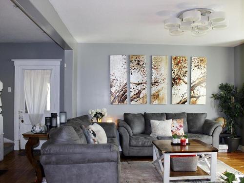 205 Second Street, Rainy River, ON - Indoor Photo Showing Living Room