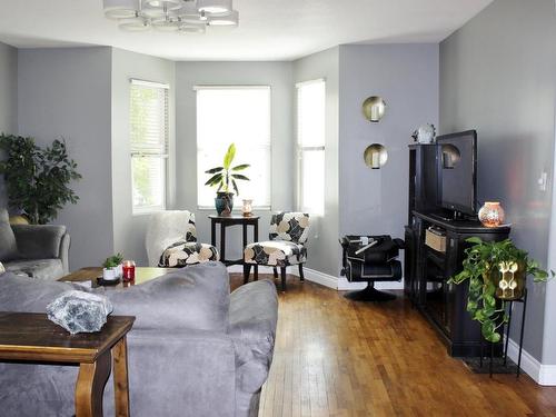 205 Second Street, Rainy River, ON - Indoor Photo Showing Living Room