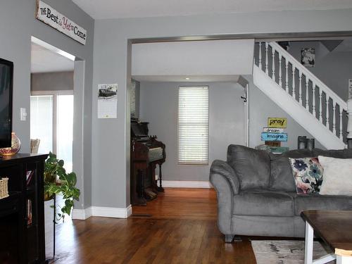 205 Second Street, Rainy River, ON - Indoor Photo Showing Living Room