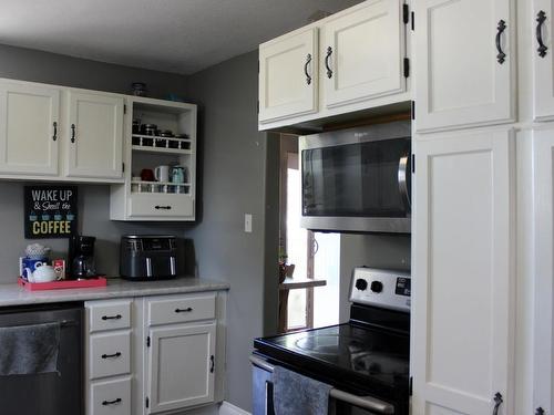 205 Second Street, Rainy River, ON - Indoor Photo Showing Kitchen