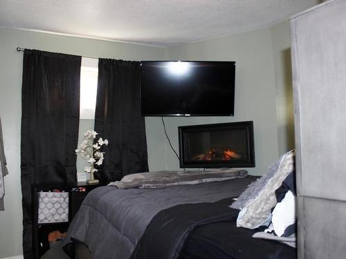 205 Second Street, Rainy River, ON - Indoor With Fireplace