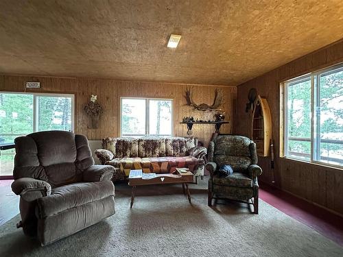 20729 Island 6, Fort Frances, ON - Indoor Photo Showing Living Room