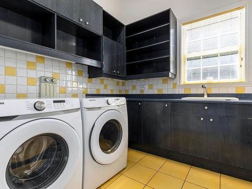 Laundry room - 39 Rue De Tarascon, Blainville, QC - Indoor Photo Showing Laundry Room