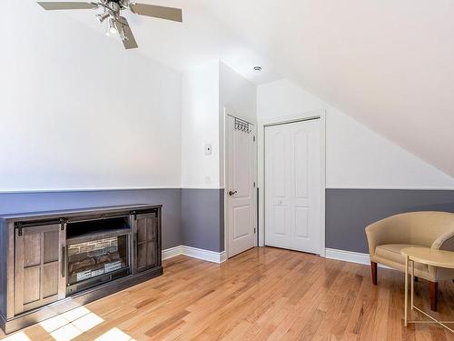 Bedroom - 39 Rue De Tarascon, Blainville, QC - Indoor With Fireplace