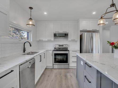 Cuisine - 274 Ch. H.-Zurenski, Val-Des-Monts, QC - Indoor Photo Showing Kitchen With Double Sink With Upgraded Kitchen