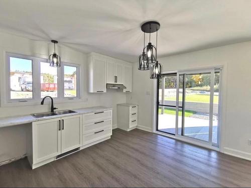 Logement - 274 Ch. H.-Zurenski, Val-Des-Monts, QC - Indoor Photo Showing Kitchen With Double Sink