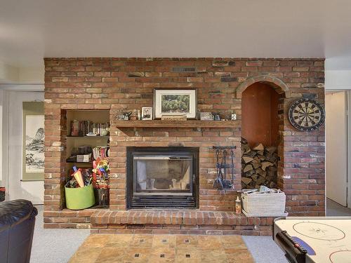 Salle familiale - 12 Rue De La Pointe, La Minerve, QC - Indoor Photo Showing Living Room With Fireplace
