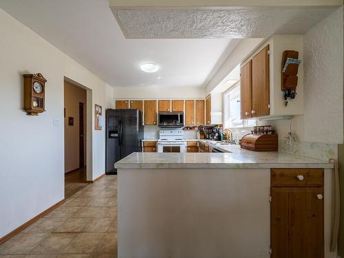 1140 11Th Street, Kamloops, BC - Indoor Photo Showing Kitchen