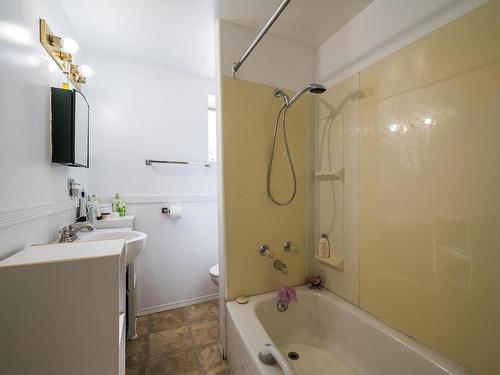 1140 11Th Street, Kamloops, BC - Indoor Photo Showing Bathroom
