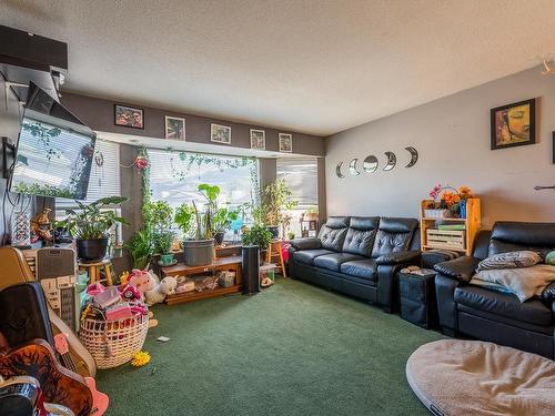 1416/ 1418 Waterloo Place, Kamloops, BC - Indoor Photo Showing Living Room