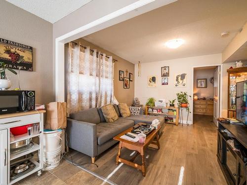 1416/ 1418 Waterloo Place, Kamloops, BC - Indoor Photo Showing Living Room