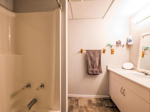 1416/ 1418 Waterloo Place, Kamloops, BC - Indoor Photo Showing Bathroom