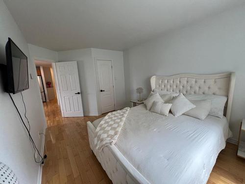 Master bedroom - 294 Rue Réaumur, Laval (Auteuil), QC - Indoor Photo Showing Bedroom