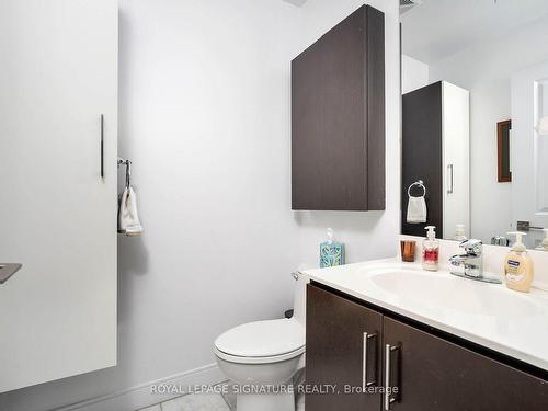 214-38 The Esplanade Ave, Toronto, ON - Indoor Photo Showing Bathroom