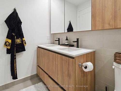 309-21 Park St E, Mississauga, ON - Indoor Photo Showing Bathroom