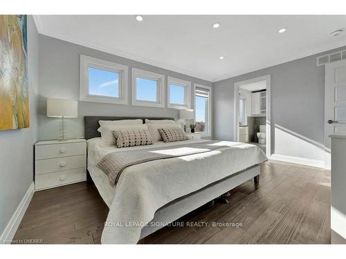 13 Ellen St, Hamilton, ON - Indoor Photo Showing Bedroom
