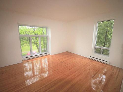 Living room - 1-327 Av. Melville, Westmount, QC - Indoor Photo Showing Other Room