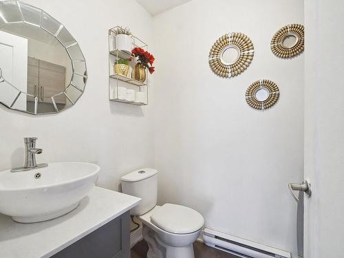 Salle d'eau - 90 Rue St-Urbain, Granby, QC - Indoor Photo Showing Bathroom
