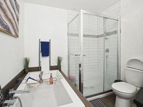 Bathroom - 90 Rue St-Urbain, Granby, QC - Indoor Photo Showing Bathroom
