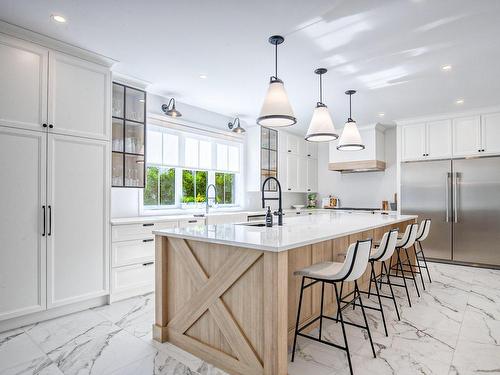 Cuisine - 1895 Rue De Cambrai, Saint-Bruno-De-Montarville, QC - Indoor Photo Showing Kitchen With Upgraded Kitchen