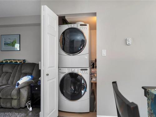 102-824 Island Hwy South, Campbell River, BC - Indoor Photo Showing Laundry Room