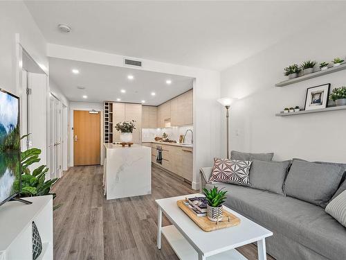 402-777 Herald St, Victoria, BC - Indoor Photo Showing Living Room