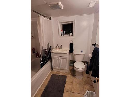 217 Machleary St, Nanaimo, BC - Indoor Photo Showing Bathroom
