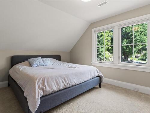 5002 Old West Saanich Rd, Saanich, BC - Indoor Photo Showing Bedroom