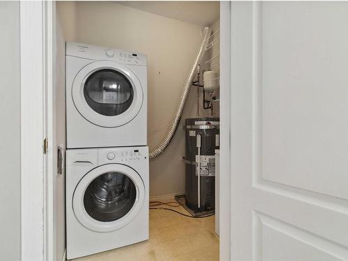 Ph7-1371 Hillside Ave, Victoria, BC - Indoor Photo Showing Laundry Room