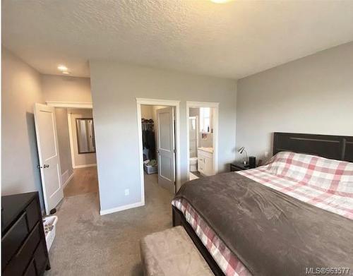3326 Solport St, Cumberland, BC - Indoor Photo Showing Bedroom