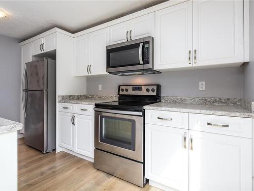 3326 Solport St, Cumberland, BC - Indoor Photo Showing Kitchen