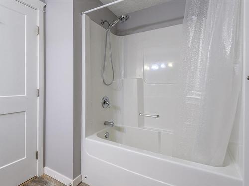 3326 Solport St, Cumberland, BC - Indoor Photo Showing Bathroom