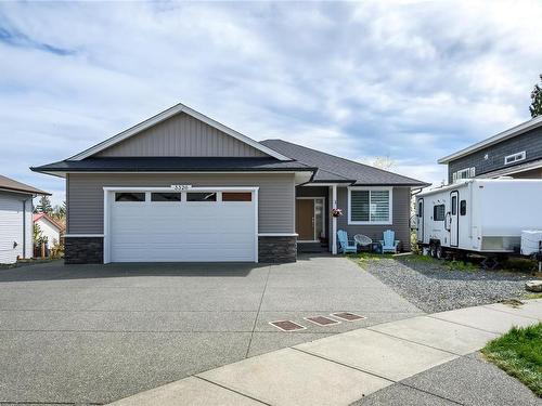 3326 Solport St, Cumberland, BC - Outdoor With Facade