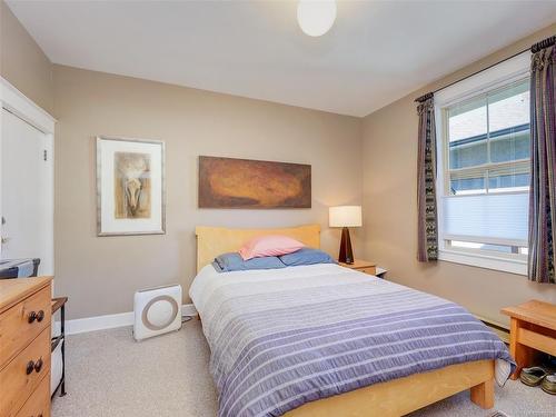355 Richmond Ave, Victoria, BC - Indoor Photo Showing Bedroom