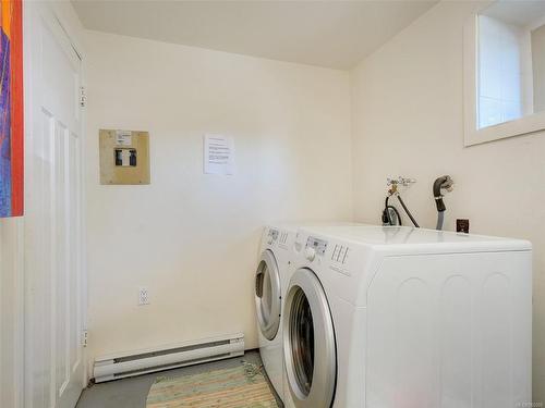355 Richmond Ave, Victoria, BC - Indoor Photo Showing Laundry Room
