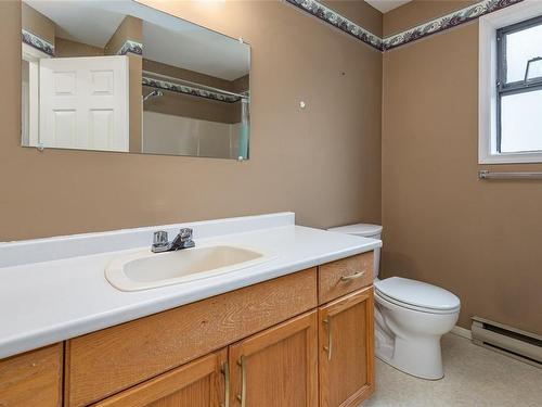 282 Nim Nim Pl, Courtenay, BC - Indoor Photo Showing Bathroom