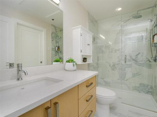 102-9710 Fourth St, Sidney, BC - Indoor Photo Showing Bathroom