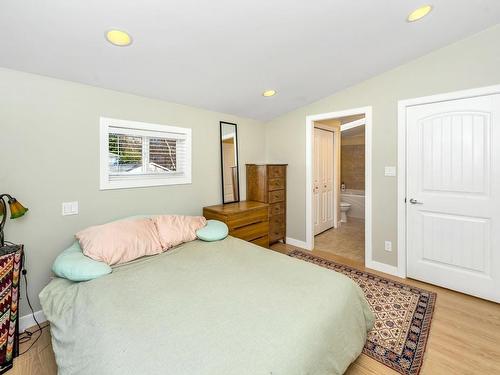 1778 Chandler Ave, Victoria, BC - Indoor Photo Showing Bedroom