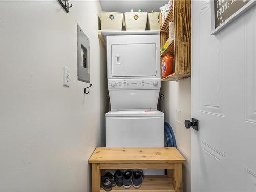 210-4701 Uplands Dr, Nanaimo, BC - Indoor Photo Showing Laundry Room