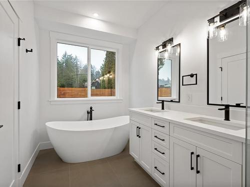 39 Sun West Pl, Parksville, BC - Indoor Photo Showing Bathroom