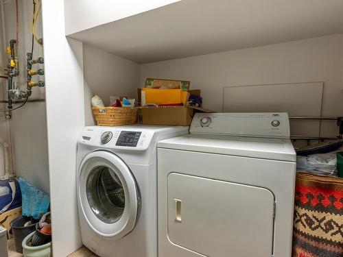 2433 Rosewood Ave, Kamloops, BC - Indoor Photo Showing Laundry Room