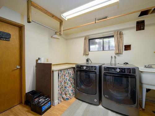 897 Windbreak Street, Kamloops, BC - Indoor Photo Showing Laundry Room