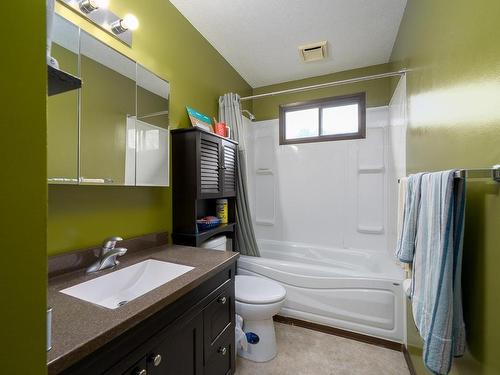 897 Windbreak Street, Kamloops, BC - Indoor Photo Showing Bathroom