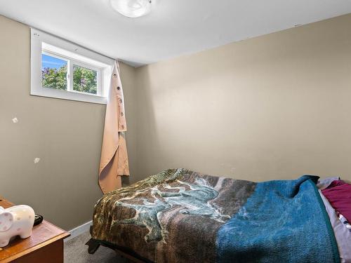 101 Aylmer Rd, Chase, BC - Indoor Photo Showing Bedroom